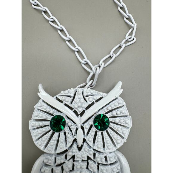 Vintage White Horned Owl with Emerald Rhinestone Eyes Pendant Necklace - Picture 4 of 7